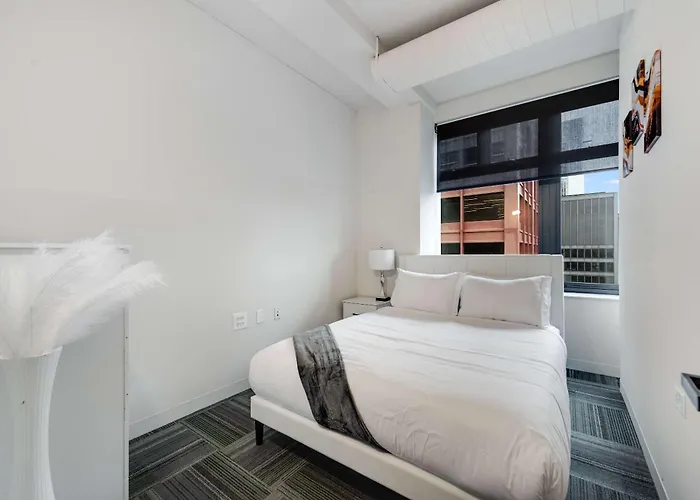 Downtown With Free In & Out Parking 5 * Chicago