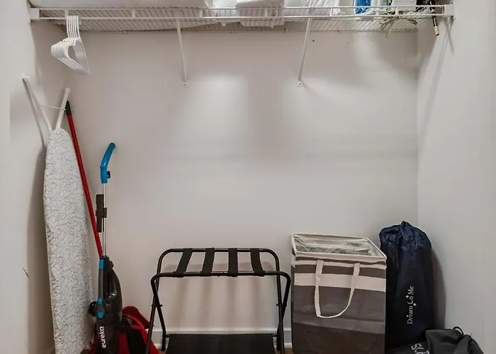 Apartment Downtown With Free In & Out Parking 5 Chicago
