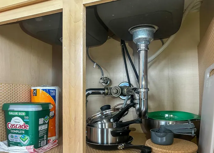 Apartment Downtown With Free In & Out Parking 5 *