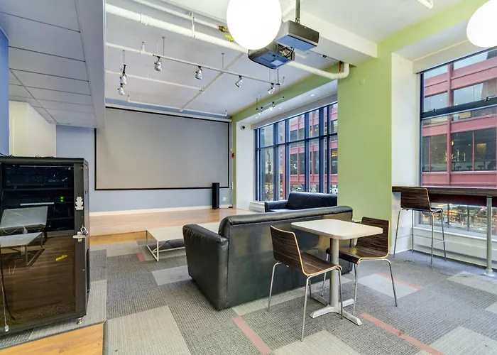 Downtown With Free In & Out Parking 5 Apartment Chicago