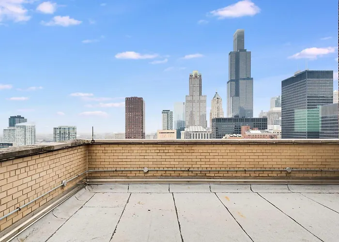 Apartment Downtown With Free In & Out Parking 5 *