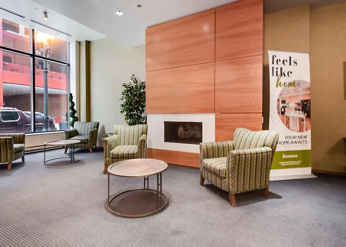 Apartment Downtown With Free In & Out Parking 5 *