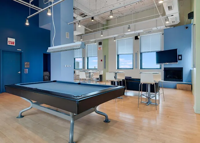 Apartment Downtown With Free In & Out Parking 5